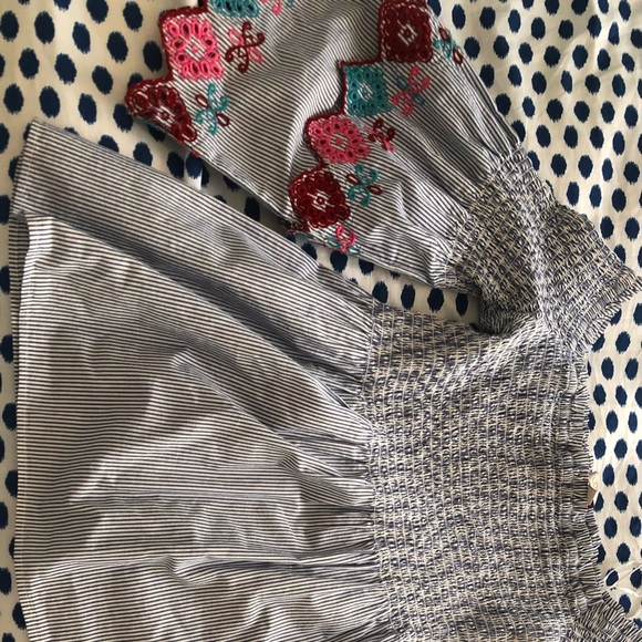 Off the shoulder ruched embroidered blouse - Picture 2 of 4